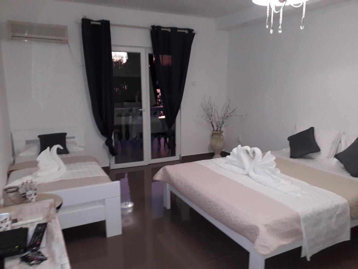 Ana Apartmani Sveti Stefan Exterior photo